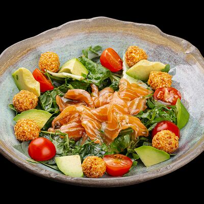 Салат с лососем и сырными шариками в Zonda по цене 1070 ₽