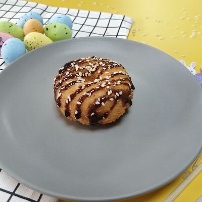 Суши пончик с лососем 1шт в СушиГуру по цене 339 ₽