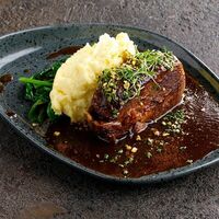 Томленая грудинка бычка с пюре и домашним демигласом в Puberty