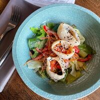 Лёгкий салат с кальмаром в More More