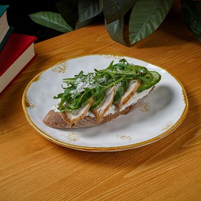 Брускетта с куриной грудкой в Гастробар Библиотека по цене 380 ₽