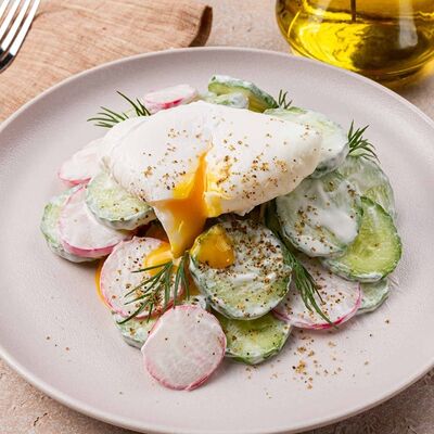 Зеленый салат с яйцом пашот в Объект по цене 476 ₽