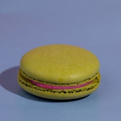 Макарун Фисташка-малина в Пекарня Буханка по цене 125 ₽