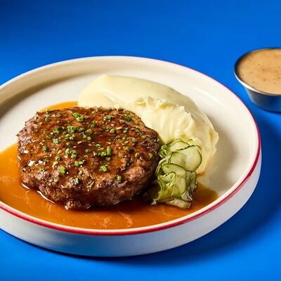 Бифштекс, перечный соус, картофельное пюре в Mates Pizza по цене 1250 ₽