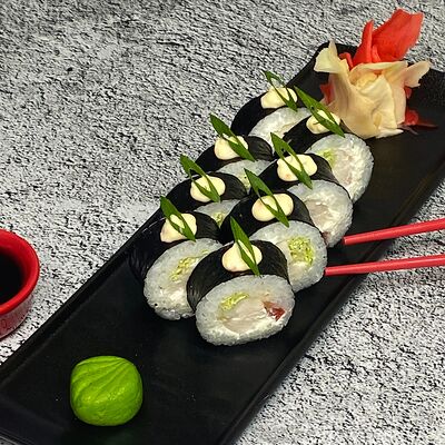 Футомаки с курицей в Sushi-Дзен по цене 360 ₽