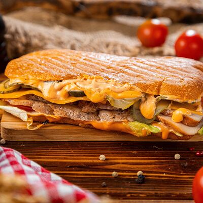 Сэндвич с курицей в Toro burger по цене 490 ₽