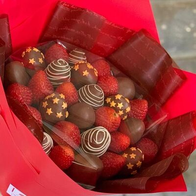 Букет из клубники в шоколаде Звёздный в Berry sweets по цене 3575 ₽