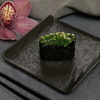 Гункан с чукой в Суши Well