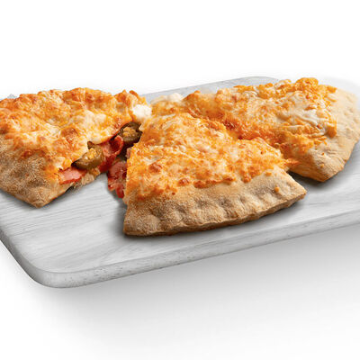 Пицца-пай Бекон и халапеньо в Domino Pizza по цене 535 ₽