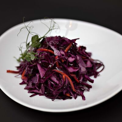 Салат из свежей красной капусты в Rancho по новому по цене 380 ₽