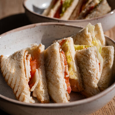 Мини с курицей клаб сендвич135гр в Polla Vina по цене 290 ₽