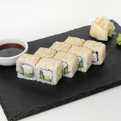 Ролл Калифорния с кунжутом в Сакура по цене 260 ₽