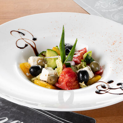 Салат Греческий в РичБро по цене 620 ₽