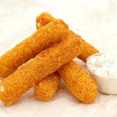 Сырные палочки с белым чесночным соусом в Hot-Pizza по цене 299 ₽