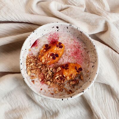 Каша овсяная Абрикос и жареный миндаль в KOKK по цене 490 ₽