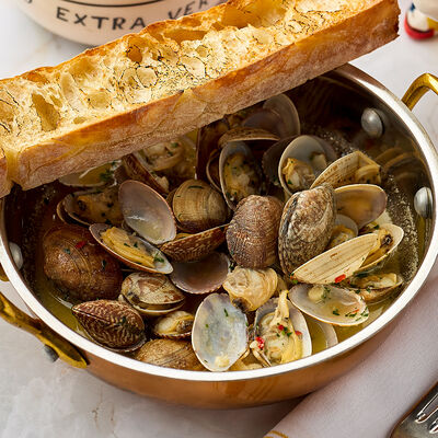 Соте из вонголе с домашней чиабаттой в Osteria Dolce по цене 1250 ₽