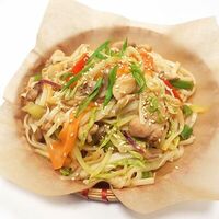 Ми бо сао пшеничная лапша с морепродуктами в Wok & Box