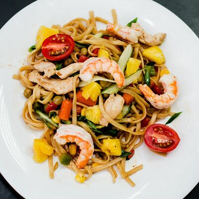 Вок с креветкой и пшеничной лапшой в АСА-Суши по цене 400 ₽