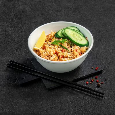 Жареный рис с курицей и яйцом в Yo!Bento по цене 480 ₽
