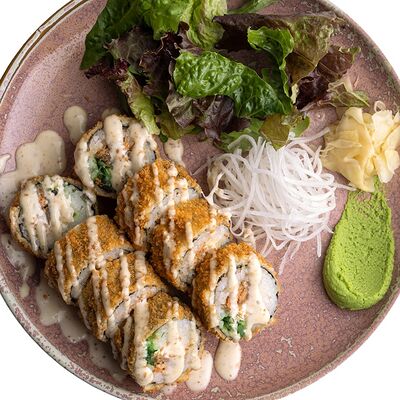 Кранчи-ролл с жареным лососем и чукой в Cheese Knock по цене 650 ₽