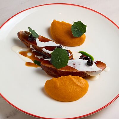 Утиное филе с кремом из моркови в Лицей по цене 1150 ₽