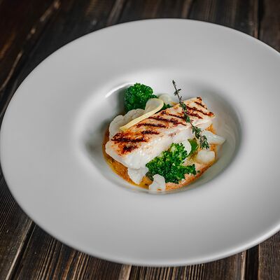 Судак с овощами в Harat's Irish Pub по цене 630 ₽