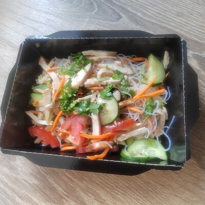Салат с куриным филе и фунчозой в Александр по цене 285 ₽