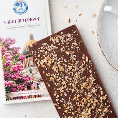 Шоколад Санкт-Петербург молочный с фундуком в Север-Метрополь по цене 400 ₽