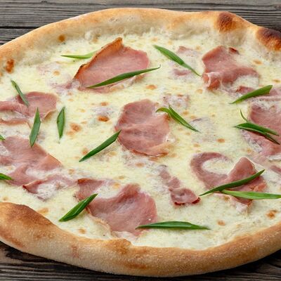 Пицца со свининой-смокер и беконом в Чили пицца по цене 870 ₽