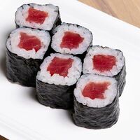 Ролл с тунцом в Sushi & Poke