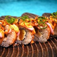 Карамельный лосось в Sushi Guru