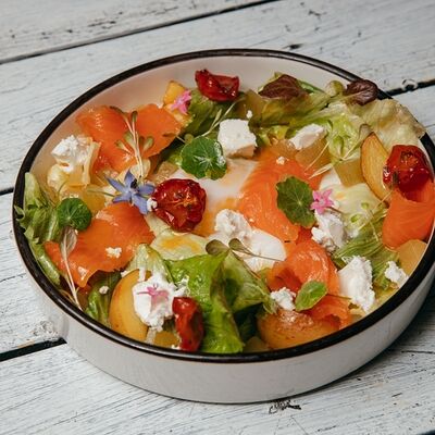 Салат с форелью слабой соли в Овертайм по цене 790 ₽