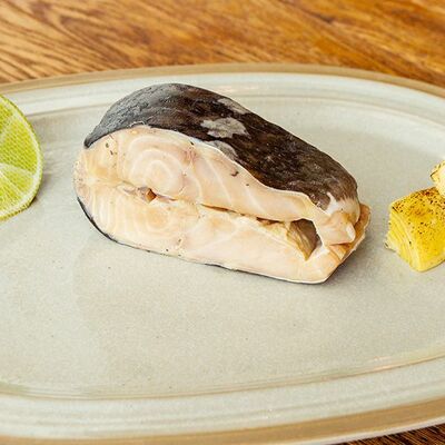 Стейк из белуги, маринованный с медом и имбирем в Мясо & Рыба по цене 1190