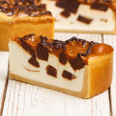 Чизкейк Брауни с карамелью в Пекарня Тартин по цене 290 ₽