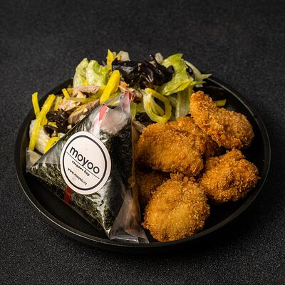 Бенто с салатом в MOYOO по цене 560 ₽