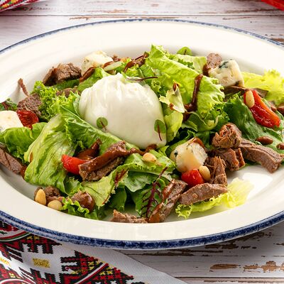 Фирменный салат с лосем в Три лося по цене 820 ₽