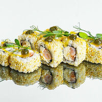 Ролл с креветкой и гуакомоле в Rolls Bar