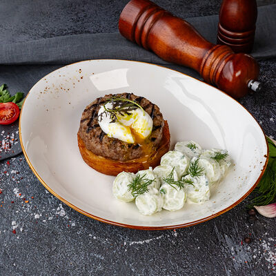 Бифштекс из телятины с картофельным гратеном в КРЫША по цене 1180 ₽