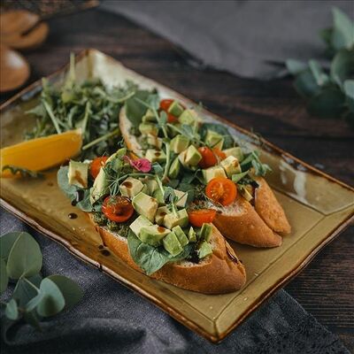 Брускетта с песто и авокадо в Amato по цене 550 ₽