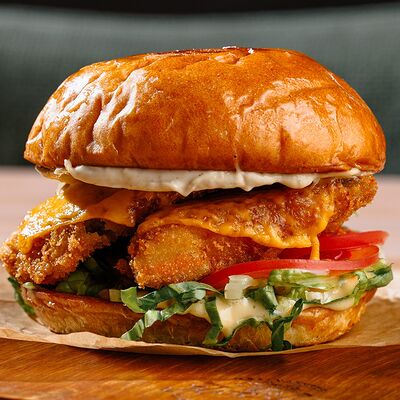 Бургер с куриным шницелем в Москва по цене 450 ₽