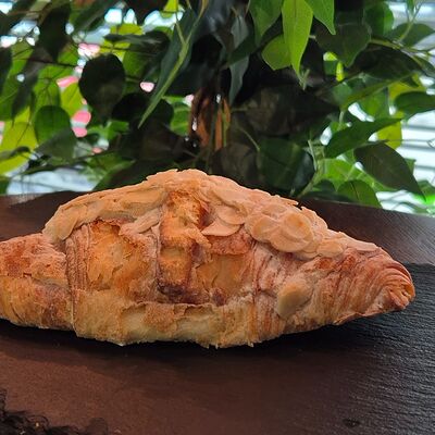 Круассан Миндальныйв Artcoffee по цене 380 ₽