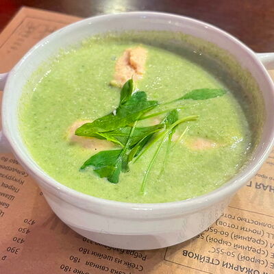 Крем-суп с брокколи и шпинатом в Romero steak по цене 480 ₽