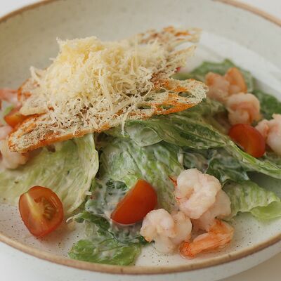 Цезарь с креветками в Блиныпицца по цене 660 ₽