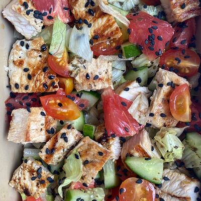 Салат с индейкой и грейпфрутом в ГастроБаланс по цене 499 ₽