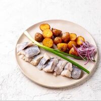 Атлантическая сельдь с жареным картофелем в ODA