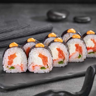 Брюнетка в Суши Мастер по цене 389 ₽