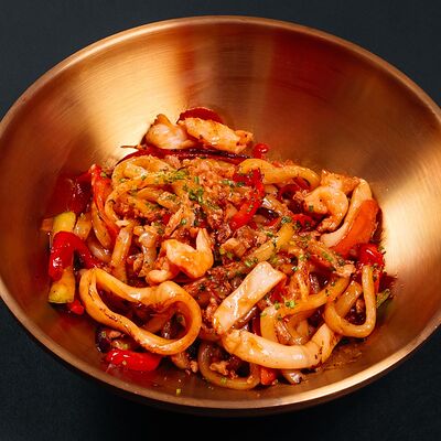 Вок с морепродуктамив Umami по цене 690 ₽