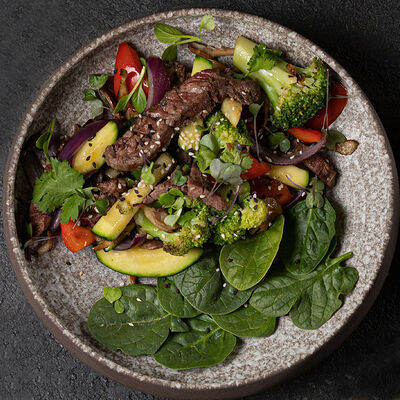 Доставка Теплый салат с говядиной и устричным соусом в Library по цене 910 ₽