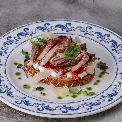 Ломоть с грудинкой бычка и томленым перцемв Русская усадьба по цене 680 ₽