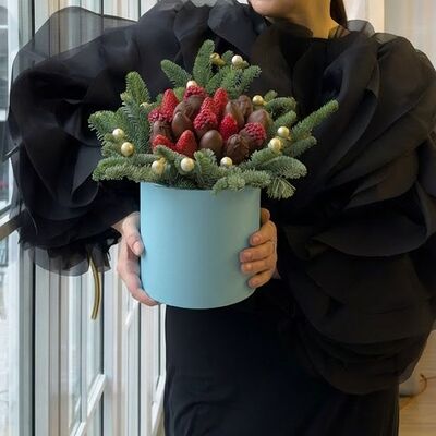 Клубничный бокс Сладкие чудеса зимы в Клубника по цене 5990 ₽